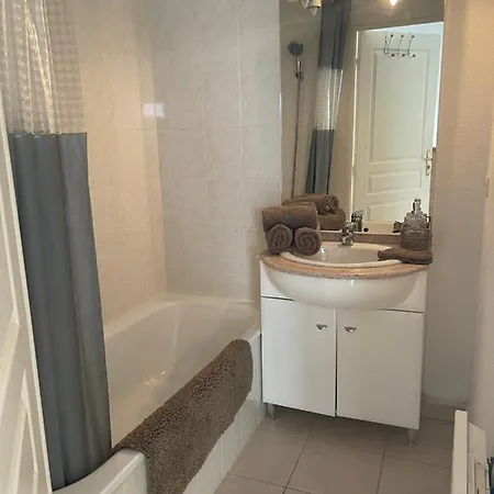 Les Bastides De Gauguin סאן-לורן-דו-ואר